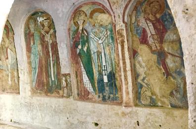 Mottola, la bellezza delle chiese rupestri: ecco le «Grotte di Dio»