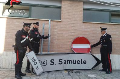 Cerignola, ruba segnali stradali sulla SS16, arrestato un 44enne 