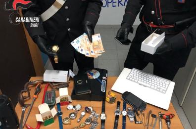 Modugno, casa del centro storico trasformata in covo per topi d'appartamento