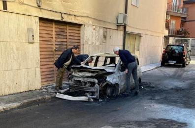 San Severo, rogo distrugge auto consigliere comunale: terzo attentato in pochi giorni