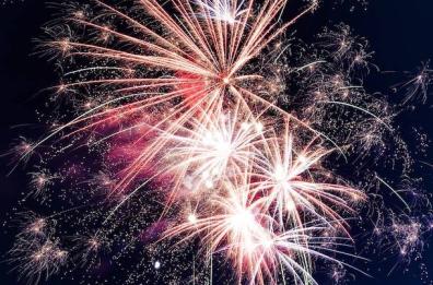 Bari, festeggiano il 15esimo compleanno del figlio a Largo Giannella con botti abusivi