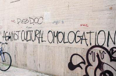 Lecce, centro storico «sfregiato»: scritte su chiese e palazzi 