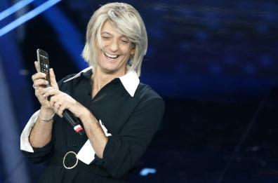 Sanremo, seconda serata: Fiorello show, Ricchi e Poveri di nuovo insieme. La classifica completa
