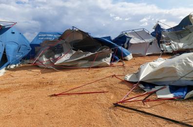 Puglia e Basilicata sferzate dal vento: l'allerta meteo continua, alberi caduti e disagi 