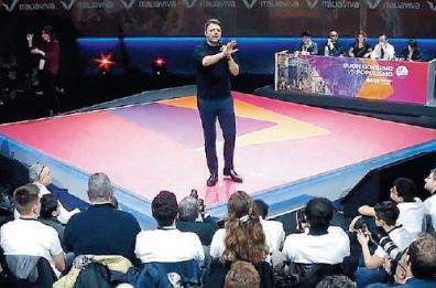 Alla ricerca di un centro di gravità permanente
