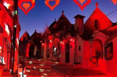 San Valentino ad Alberobello: una pioggia di cuori illuminerà i trulli 