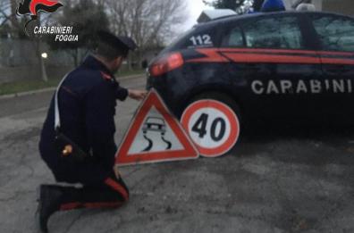 Trinitapoli, sorpreso mentre rubava segnali stradali: arrestato 