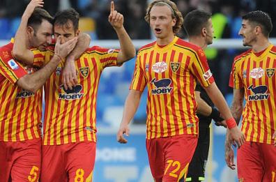 Lecce show al San Paolo, batte il Napoli 3-2: doppietta di Lapadula. E il derby Monopoli-Bari finisce 2-2