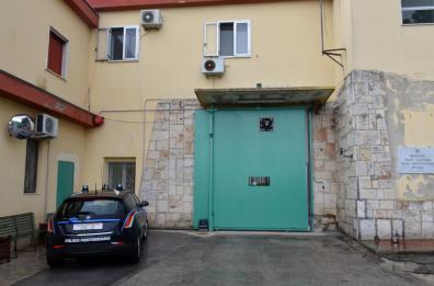 Matera, tre agenti penitenziari aggrediti in carcere