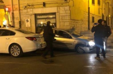 Barletta, intervengono i vigili: fallisce rapina in gioielleria, rinvenuto fucile