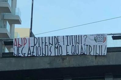 Bari, striscione di Casapound contro Anpi: «Basta, ne risponderanno in tribunale»