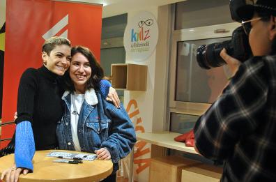 Bari abbraccia Elodie: la cantante reduce da Sanremo incontra i fan
