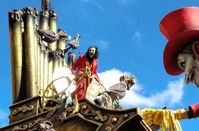 Per le vie di Putignano i giganti di cartapesta: le foto della seconda sfilata del Carnevale
