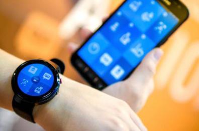 L'orologio funziona, ma il cuore no: leccese «salvato» da smartwatch 