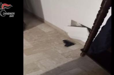 Andria, armi da guerra per vendicare il padre boss ammazzato l'anno scorso: arrestati in 2