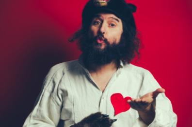 Il «Bestiario d'amore» di Vinicio Capossela per tre tappe in Puglia con l'orchestra della Magna Grecia