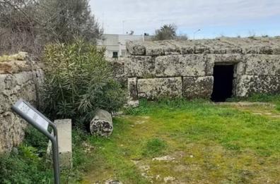 Patù, in vendita monumento nazionale: scoppia il caso «Centopietre»