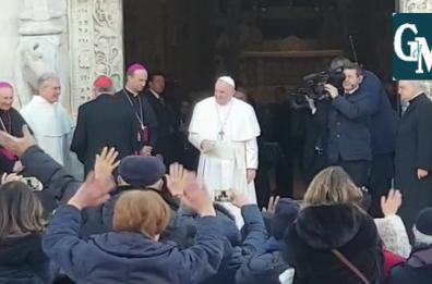 Papa a Bari: l'arrivo alla Basilica di San Nicola e il saluto ai vescovi