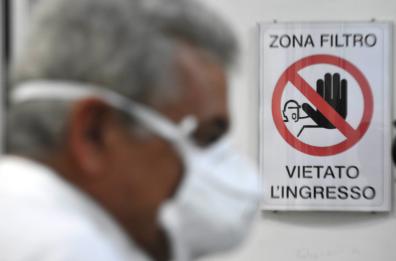 Coronavirus Italia, 416 nuovi positivi, ma i morti sono oltre 100. Via libera agli spostamenti tra regioni dal 3 giugno