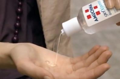 Sannicandro, farmacia regala Amuchina ai clienti: «La vostra salute ci sta a cuore»