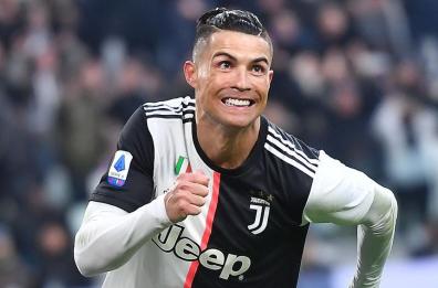 Perde la mamma in un incidente: lo Juventus Club di Barletta regala a bimbo maglia di CR7
