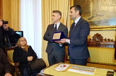Bari, targa e riconoscimento al calciatore Angelo Carbone