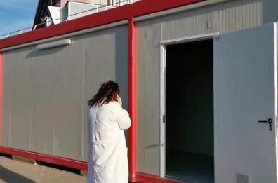 Coronavirus, dalle tende ai container per il triage negli ospedali baresi