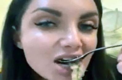 Elettra Lamborghini a Striscia la Notizia: «Non mi sono rifatta...»