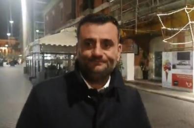 Emergenza Coronavirus Bari, le lacrime del sindaco Decaro davanti ai bar chiusi