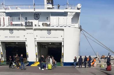 Coronavirus, oggi l'ultimo traghetto partito da Durazzo approdato a Bari 
