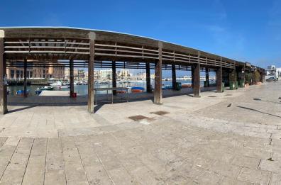 Bari, molo di «Nderr a la Lanz» finalmente deserto, nessuno gioca a carte