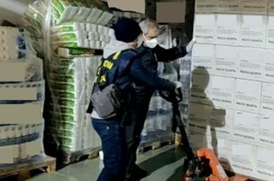 Taranto, mascherine vendute in farmacie a peso d'oro: la Gdf ne sequestra 23mila