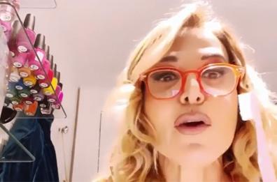 Barbara d'Urso, come lavare i denti ai tempi del Coronavirus