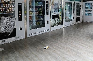 Bari, nuovo Dpcm: il Comune dice stop ai negozi automatici "24 ore" dopo le 21: creano assembramenti