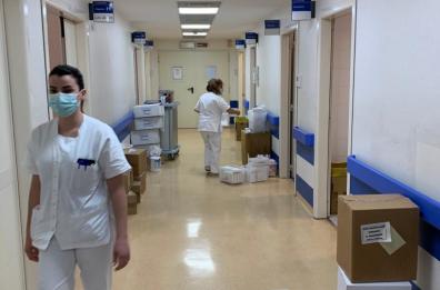 Coronavirus, olivicoltori donano ventilatori polmonari, tute e maschere al Policlinico di Bari