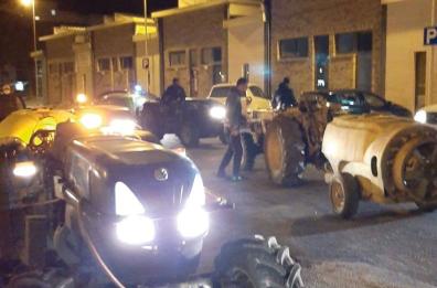 Coronavirus, a San Severo gli agricoltori sanificano le strade sui trattori