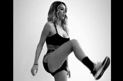 L'allenamento sexy di Diletta Leotta: a casa look mozzafiato