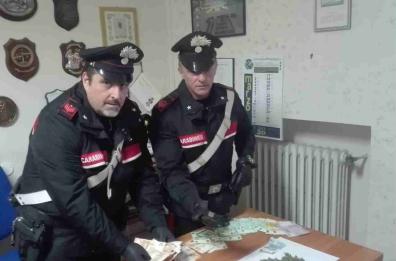 Pisticci, preso spacciatore: nascondeva droga nella bocchetta d'areazione dell'auto