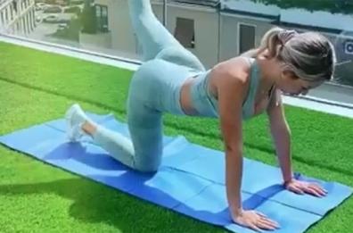 Lady Lautaro, allenamento super sexy con istruzioni