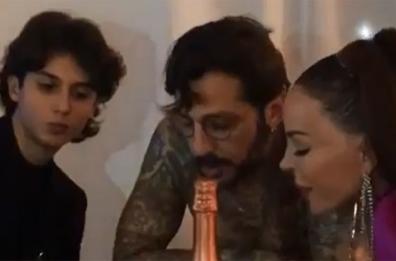 Fabrizio Corona, compleanno in casa con figlio e Nina Moric