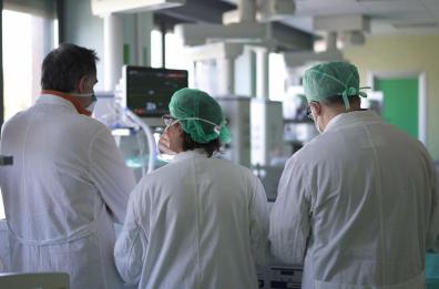 Gli italiani e il pelo nell’uovo dell’epidemia