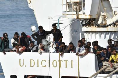 Tremiti isolate, arriva la nave salva migranti. Sindaco: ci serve gasolio non soccorso