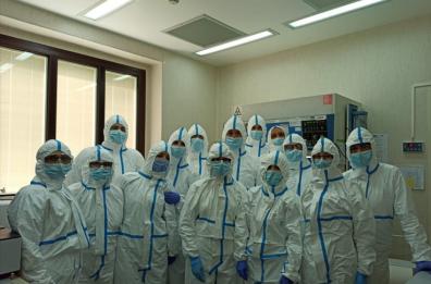 «Ecco la mia squadra acchiappavirus»: parla lo scienziato pugliese che dirige uno dei laboratori di analisi dei tamponi