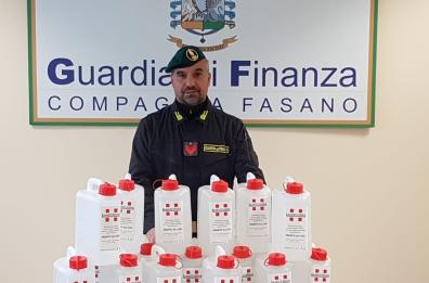 Nel Brindisino i finanzieri sequestrano mascherine e falsi disinfettanti 