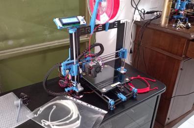 Le scuole realizzano con le stampanti 3D i sostegni per le visiere di medici e infermieri