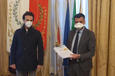 Bari, imprenditore dona buoni acquisto per famiglie in difficoltà 