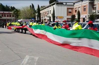 Foggia, onori militari e inno nazionale ai sanitari del «Riuniti»