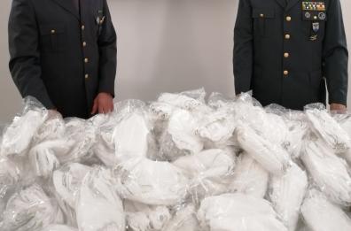 Bari, mascherine contraffatte nell’emergenza: la mala scopre un nuovo business