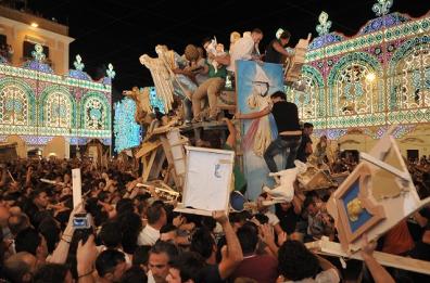Matera, per la Festa della Bruna: «solo il carro e i pezzi all’asta»