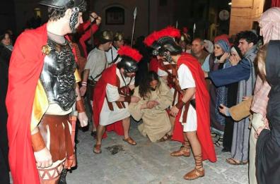 Covid, a Barile per la prima volta stop alla Via Crucis dopo 400 anni